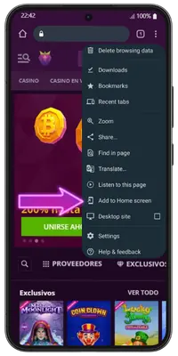 Pantalla de inicio de Android con el icono de acceso directo de Malina Casino en el centro, resaltado por tres flechas rosas que apuntan hacia él desde los lados y desde abajo, con la barra de Google y el dock de apps visibles